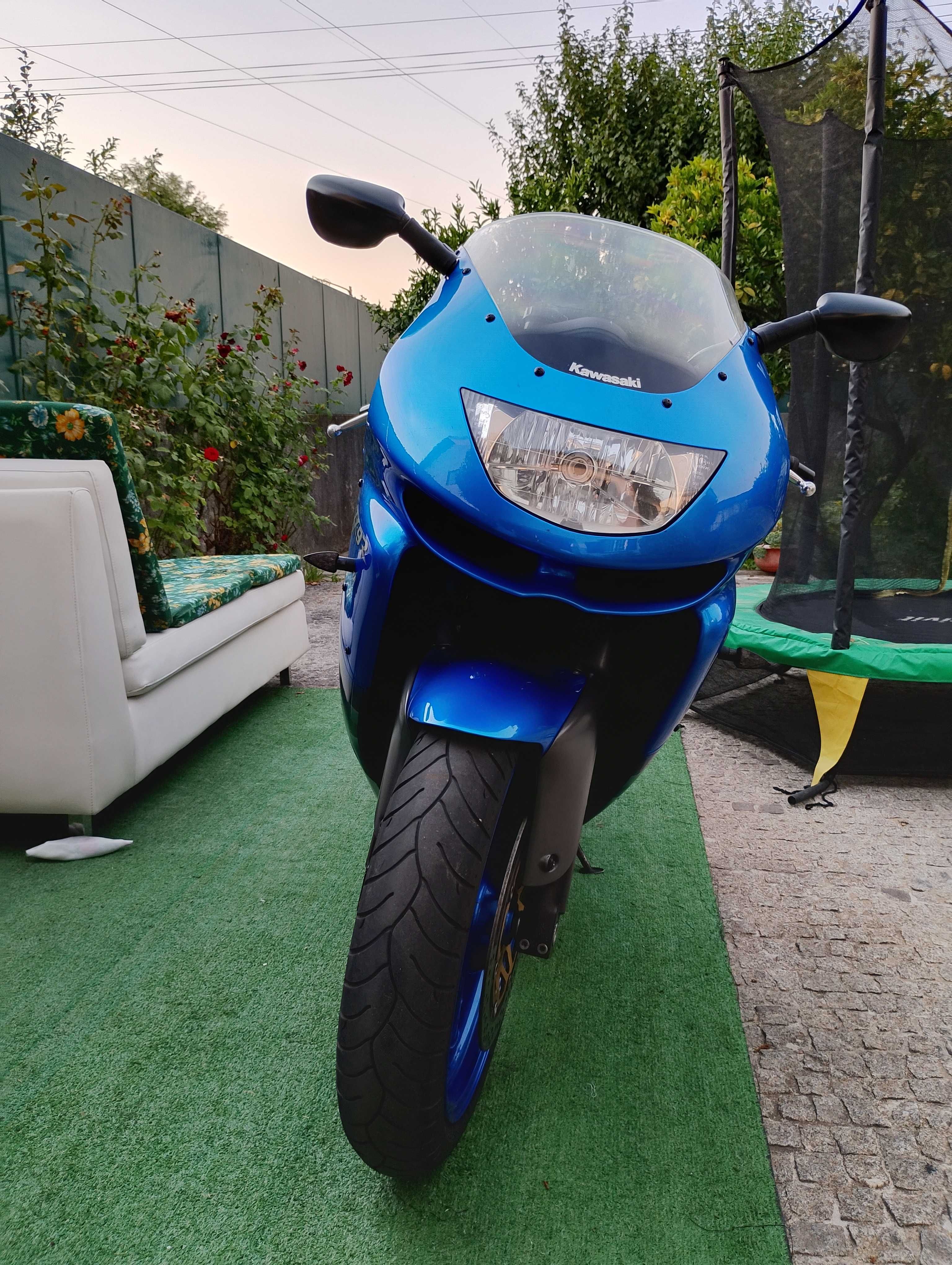 Kawasaki Ninja ZX9R