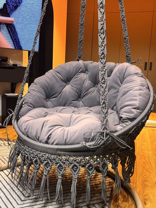 Підвісне крісло-гойдалка