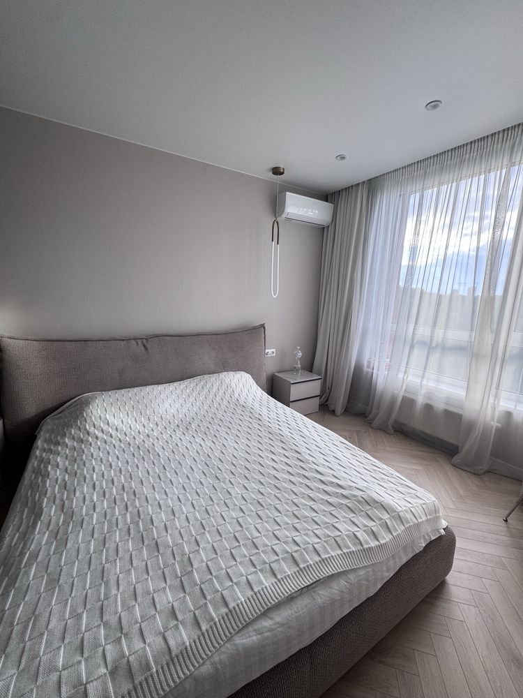 Продам 3 кімн. квартиру в ЖК Світлопарк,  Печерськ, Столичне шосе.