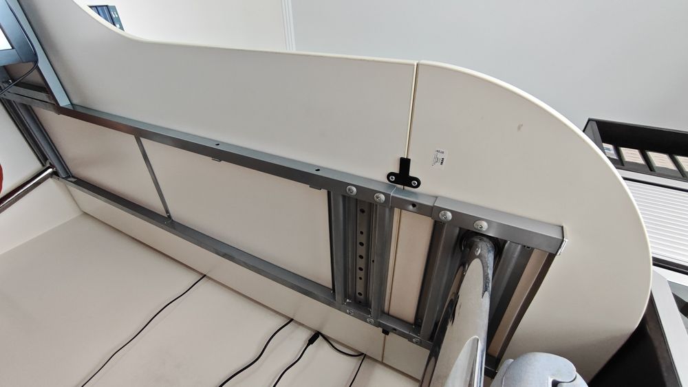 Secretaria branca em L da IKEA