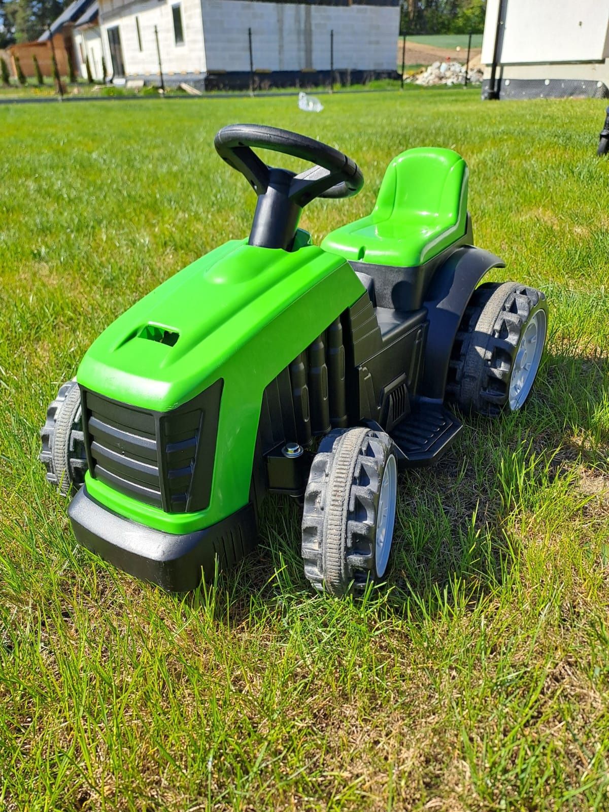 Traktor na akulumator