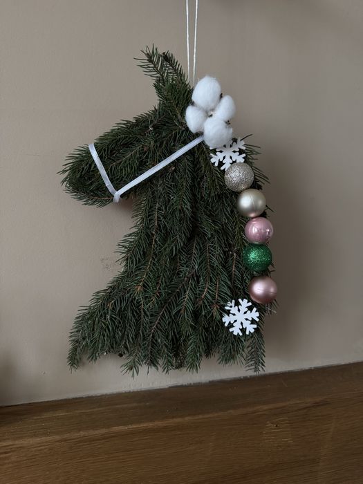 Коник різдвяний на двері вінок новорічний символ