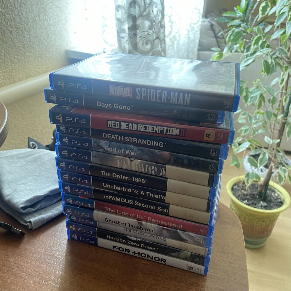PS 4 Slim, пам’ять 1 TB 2 джойстика +16 ігор