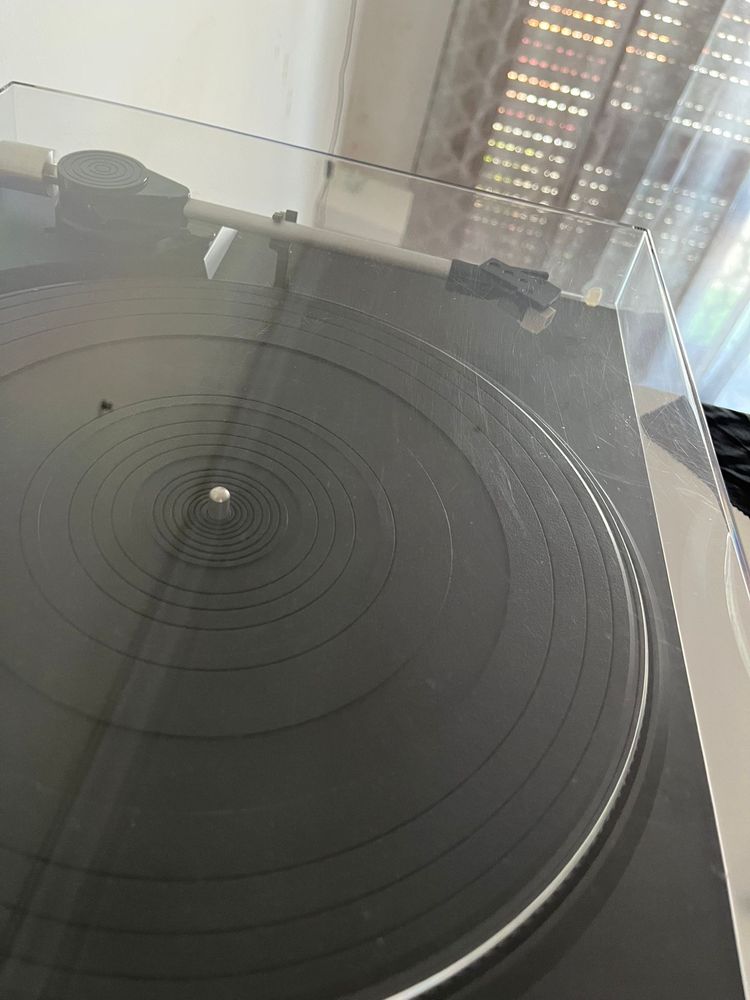 Gira-discos JVC AL-F50B com Slipmat