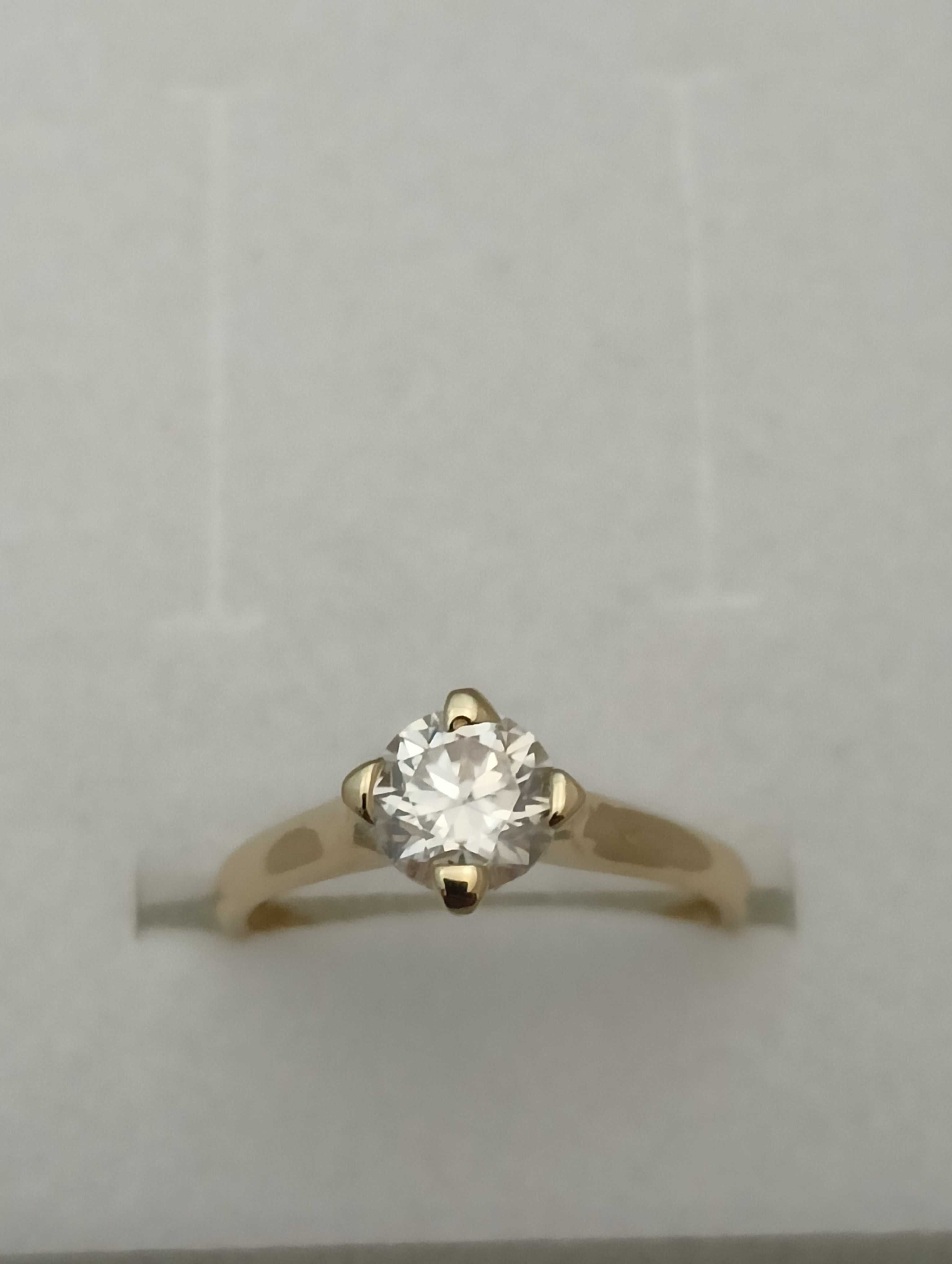 Złoty pierścionek z Moissanitem 1,00 ct 2,18 g