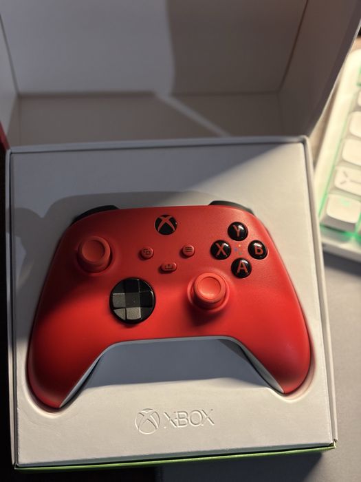 Czerwony pad do x box series s