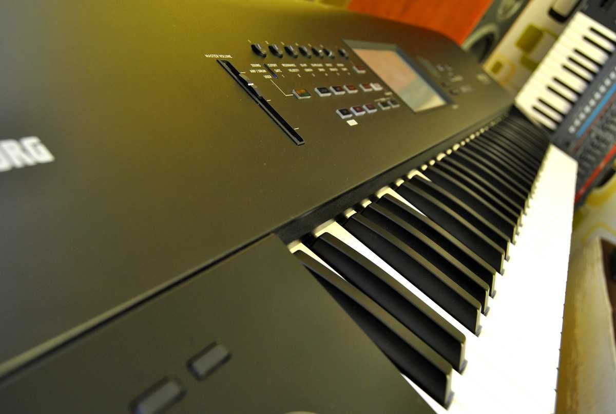 Syntezator Korg Nautilus 61. Prawie nowy.
