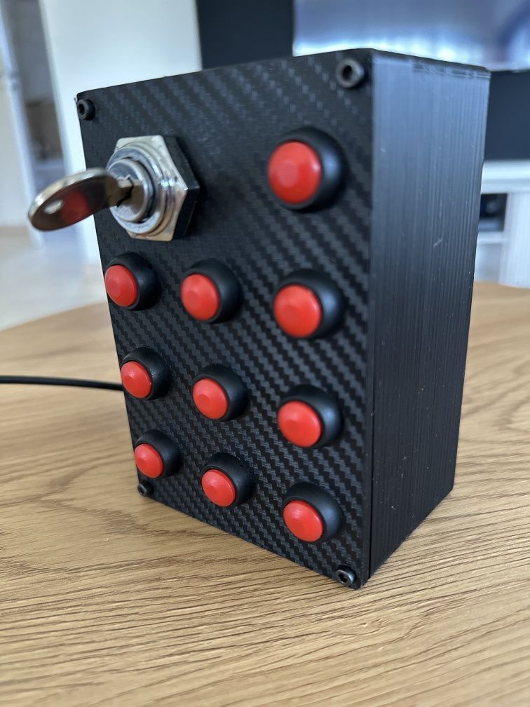 Button box, stacyjka simracing, thrustmaster, moza, logitech