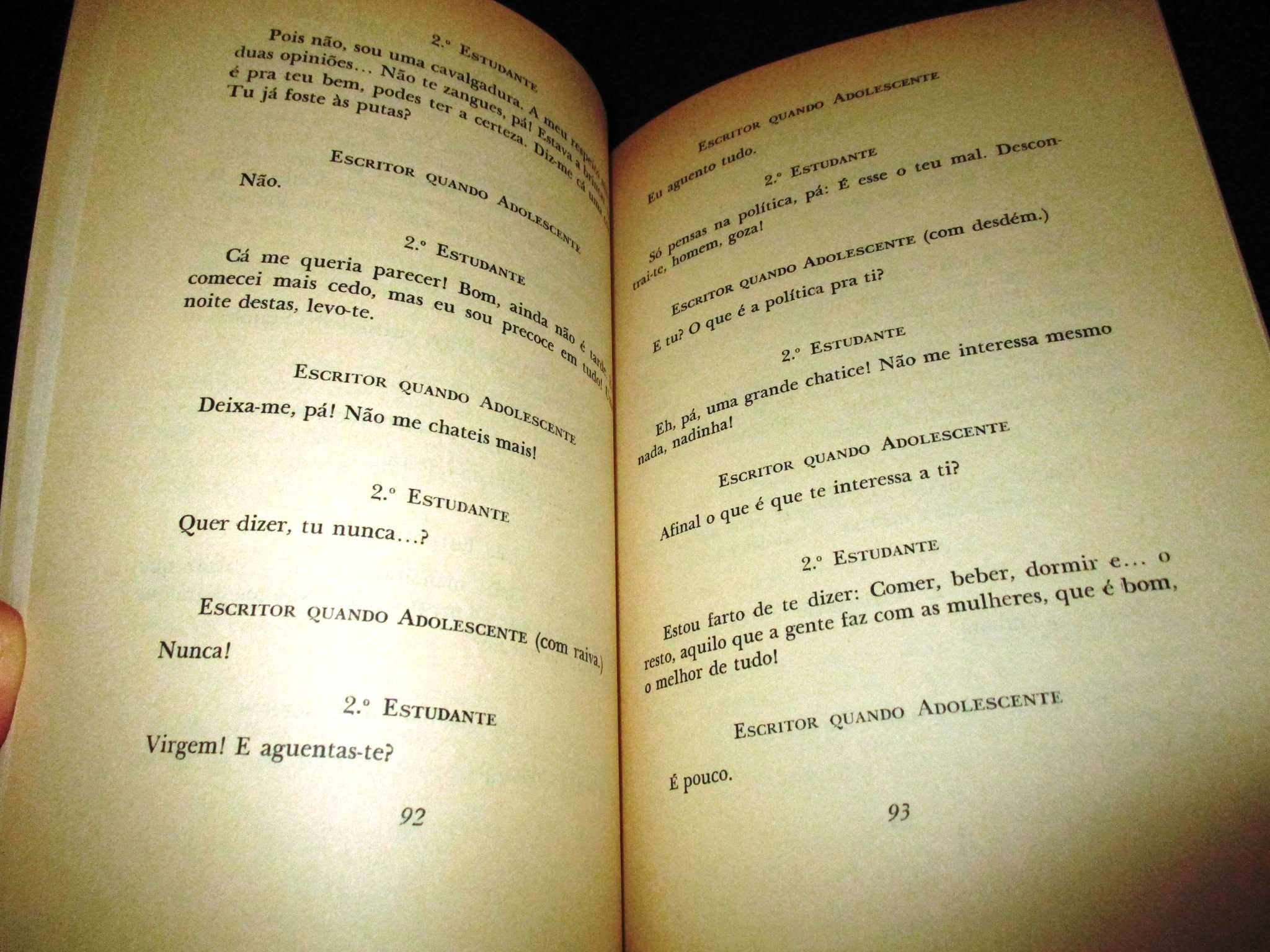 Livro Português Escritor quarenta e cinco anos de idade