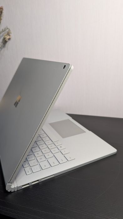 Microsoft surface book 3 13.5" i7-1065g7 16 ram 256 ssd iris plus 940