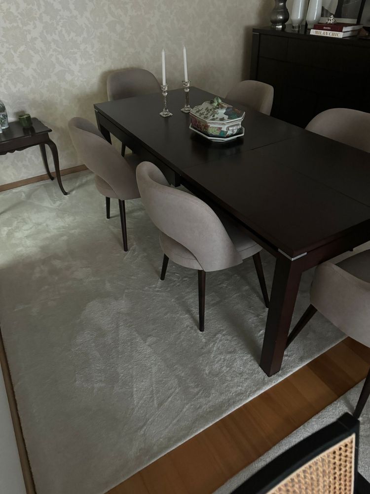 Mesa de jantar extensivel e cadeiras