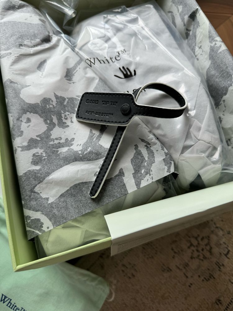 OFF-WHITE Out Of Office ''For Walking'' (new in box)