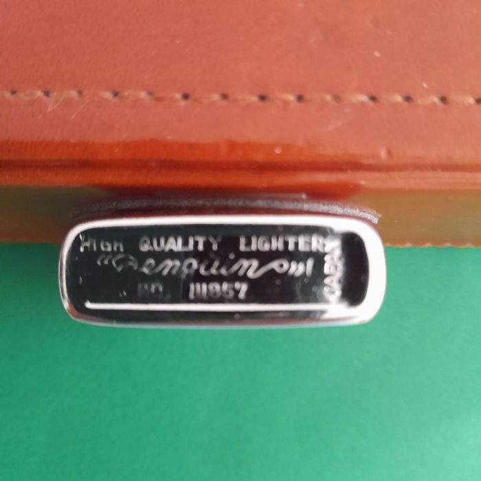 Isqueiro Penguin a gasolina.