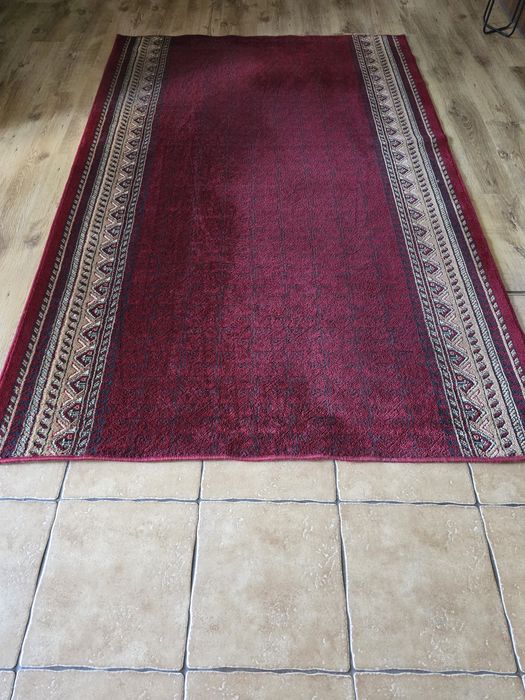 Wełniany dywan 230x149 cm – czerwony z ozdobnym orientalnym wzorem na