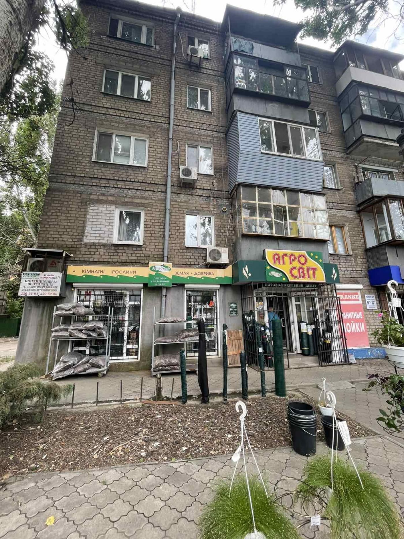 Продаж фасадного торгового приміщення в центрі Дніпровського району