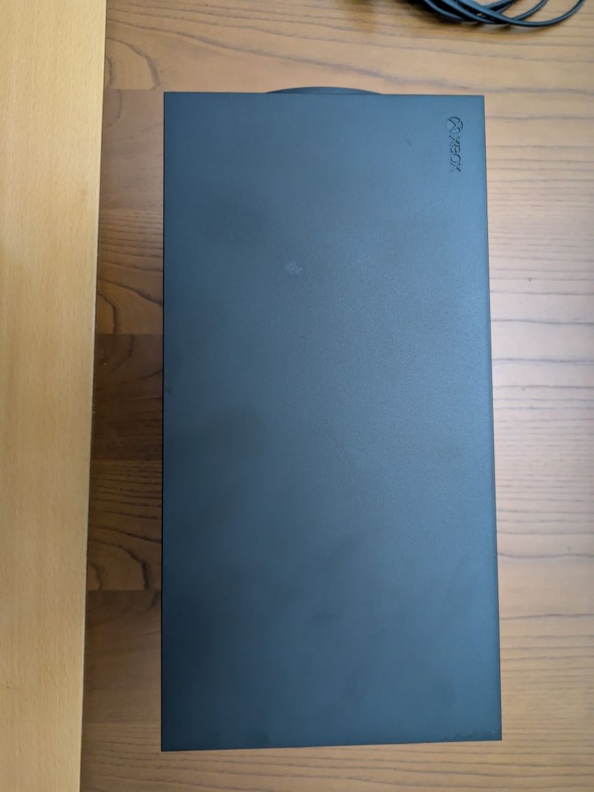 Xbox Series X 1TB preta com comando e acessórios originais