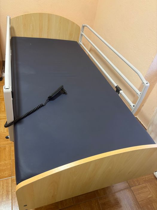 Cama articulada em bom estado