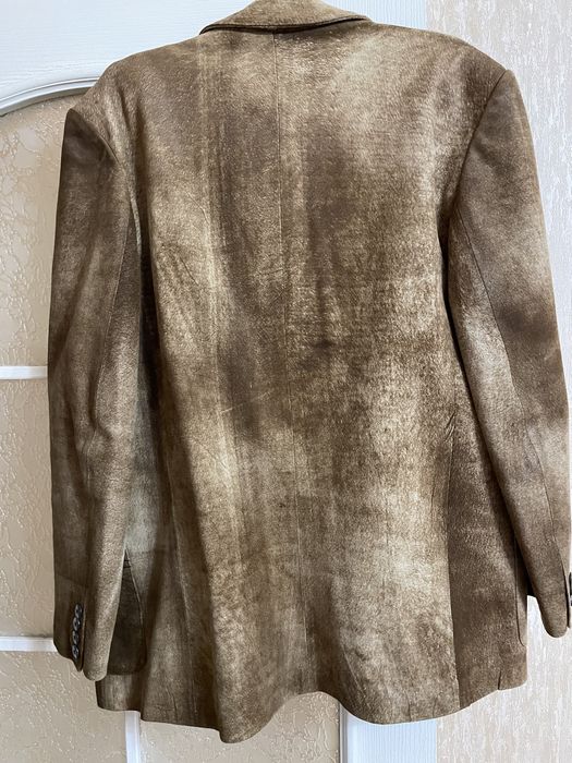 Мужской кожаный пиджак.