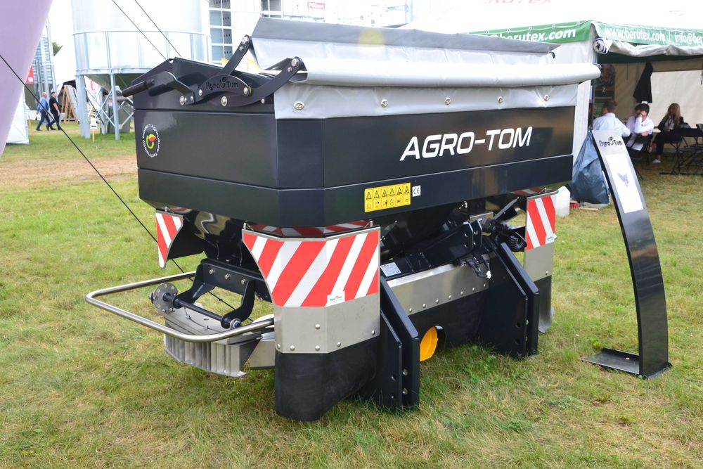 Rozsiewacz nawozów AGRO TOM RNH XL 1800l Amazone