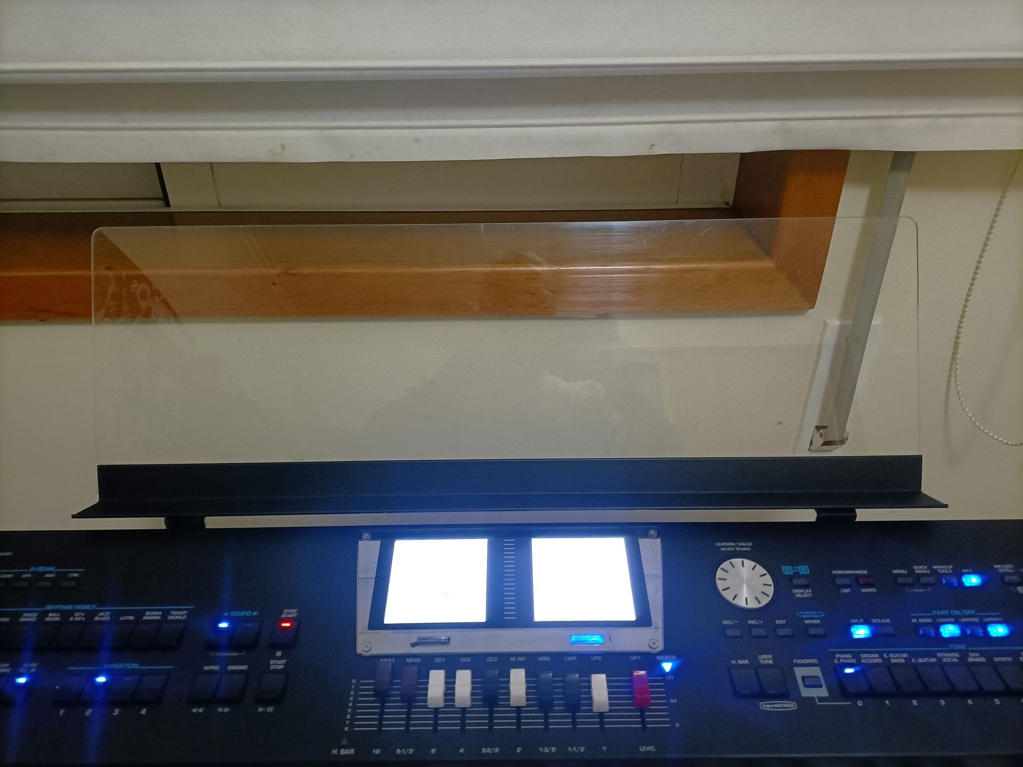 Vendo Teclado Roland BK-9 impecável