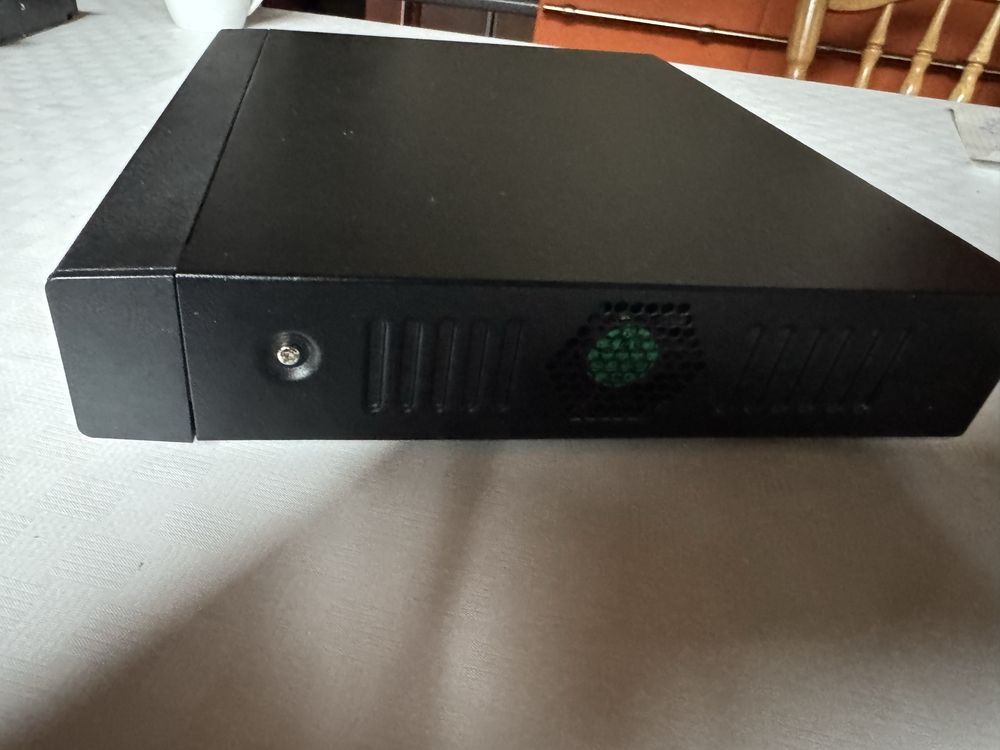 Rejestrator do kamer BCS-XVR0801 nowy