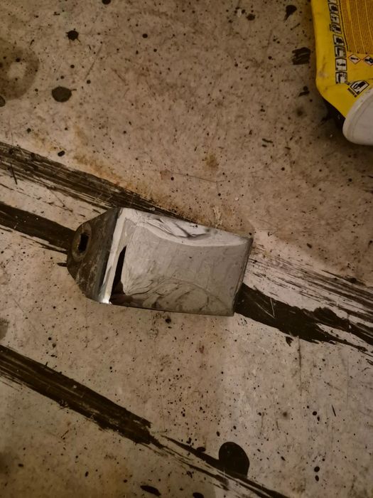 Lącznik lewy zderzaka tył e30 wąska lampa chrom osłona 51121888284 rarytas