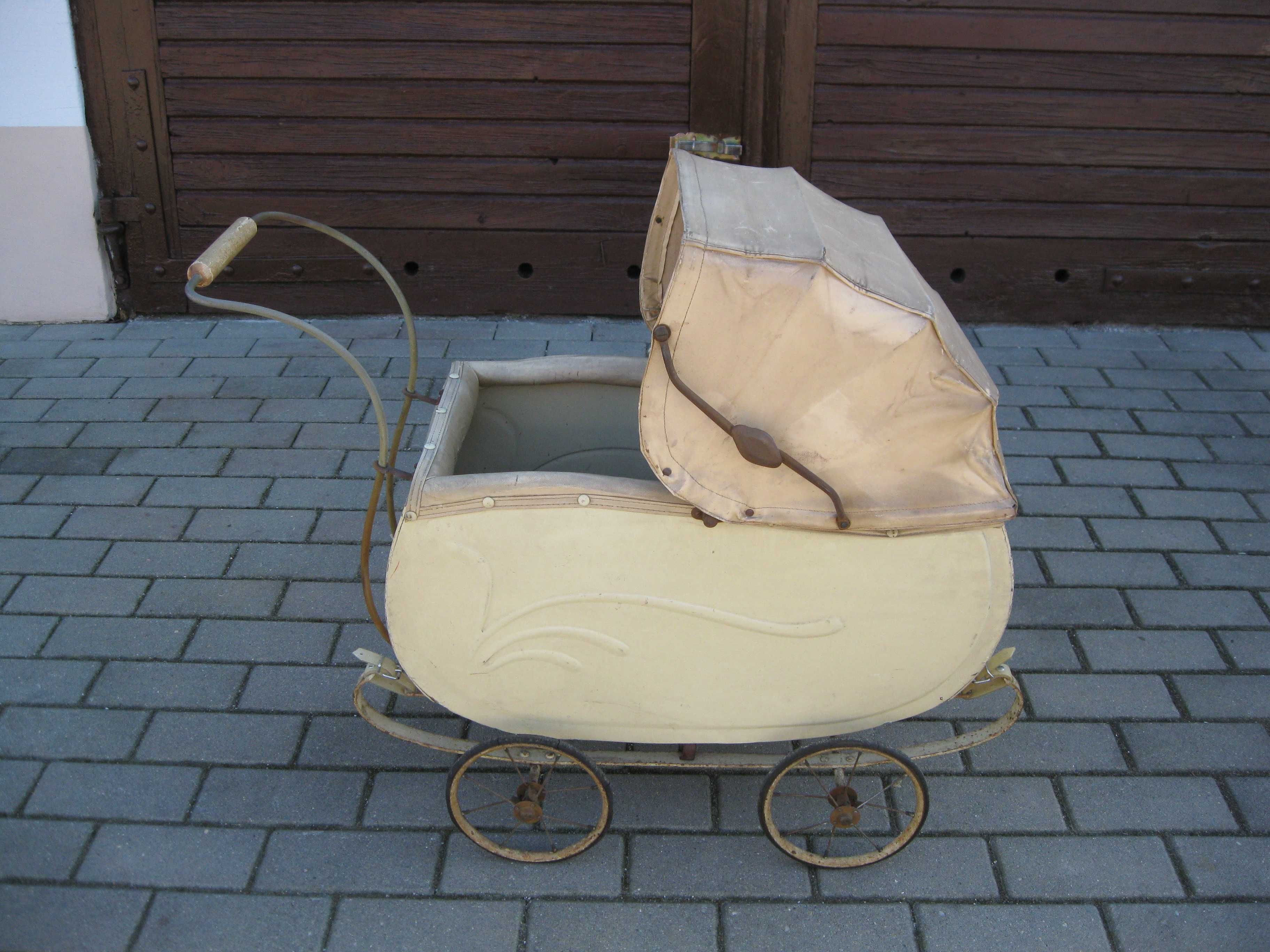 Stary przedwojenny wózek dla lalek