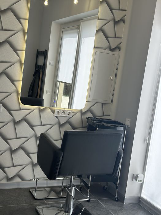 Оренда робочого місця в сучасній студіі краси