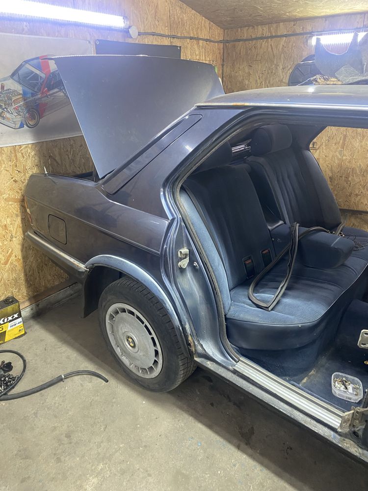 Разборка bmw e30 е30 e28 e34 е28 е34 много запчастей запчасти е30 e30