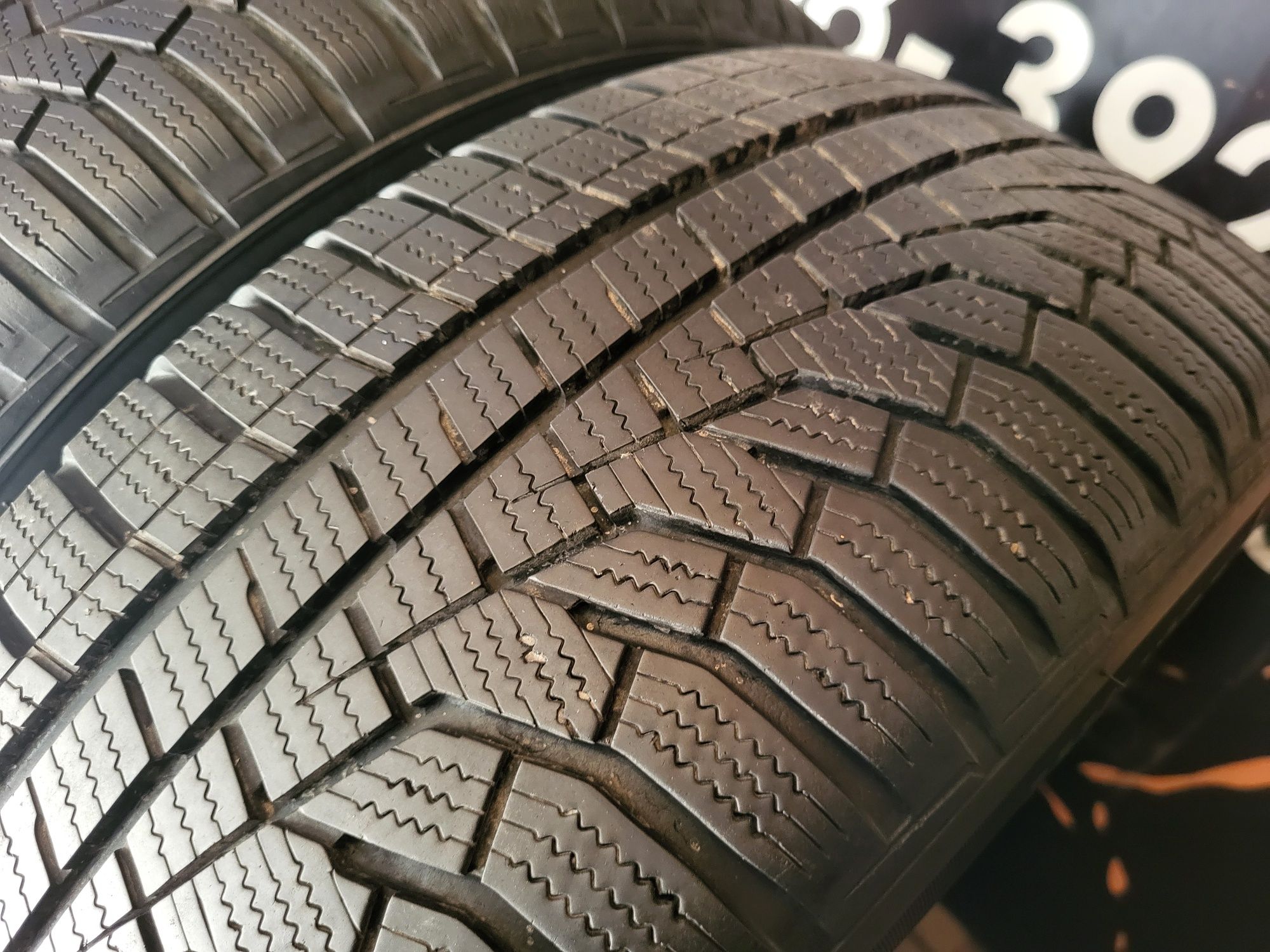 Opony zimowe 215/60/16 Hankook 18rok 6mm