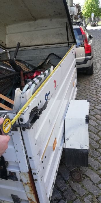 Atrelado com caixa basculante