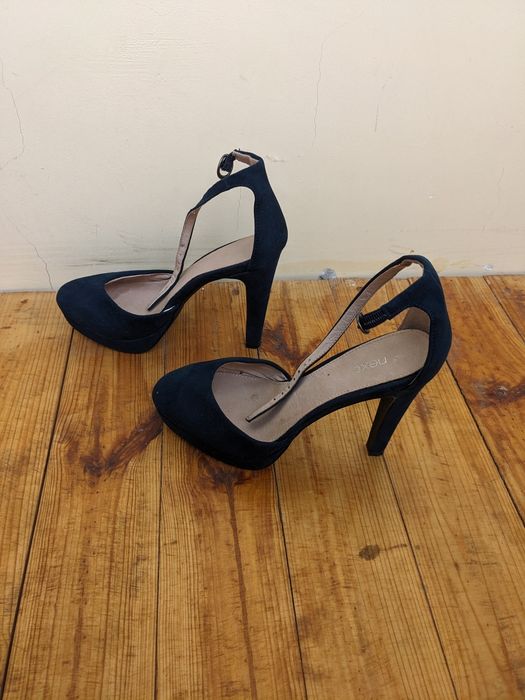 Брендовые туфли женские р. 37 Привезены из Англии.