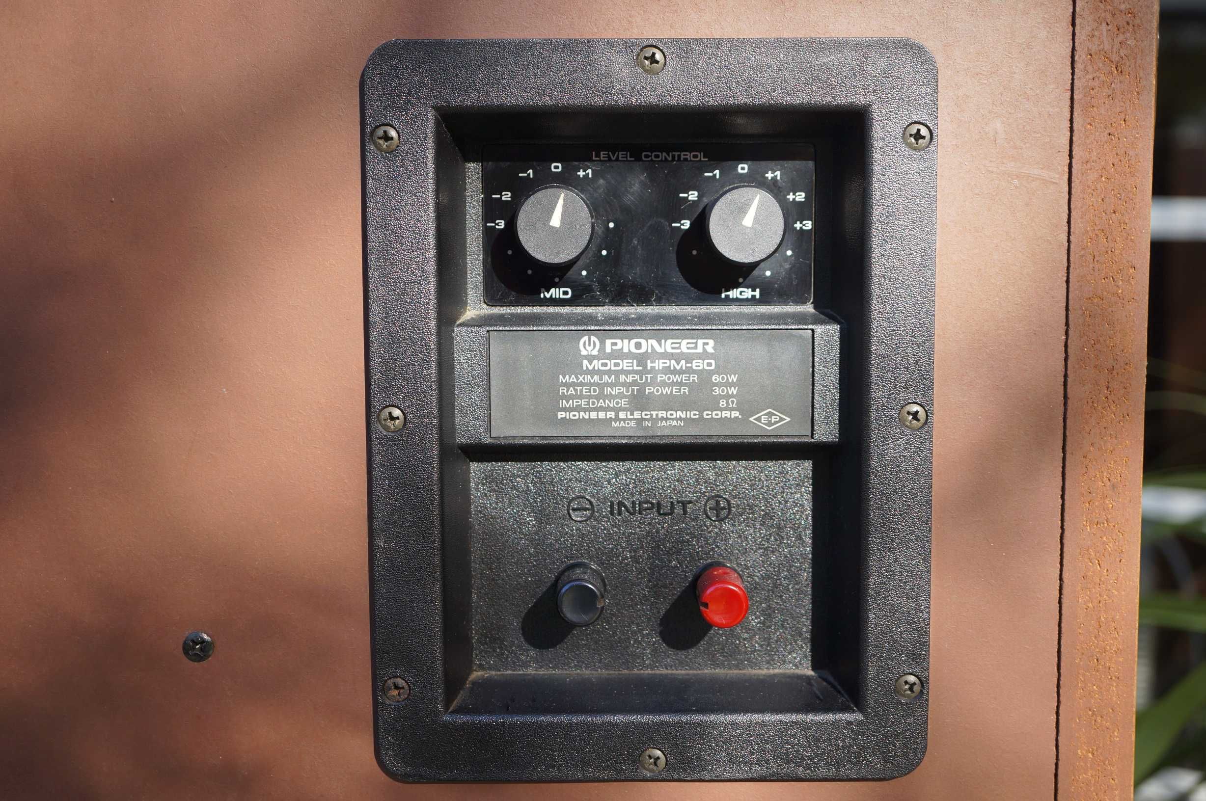 Colunas Pioneer HPM 60