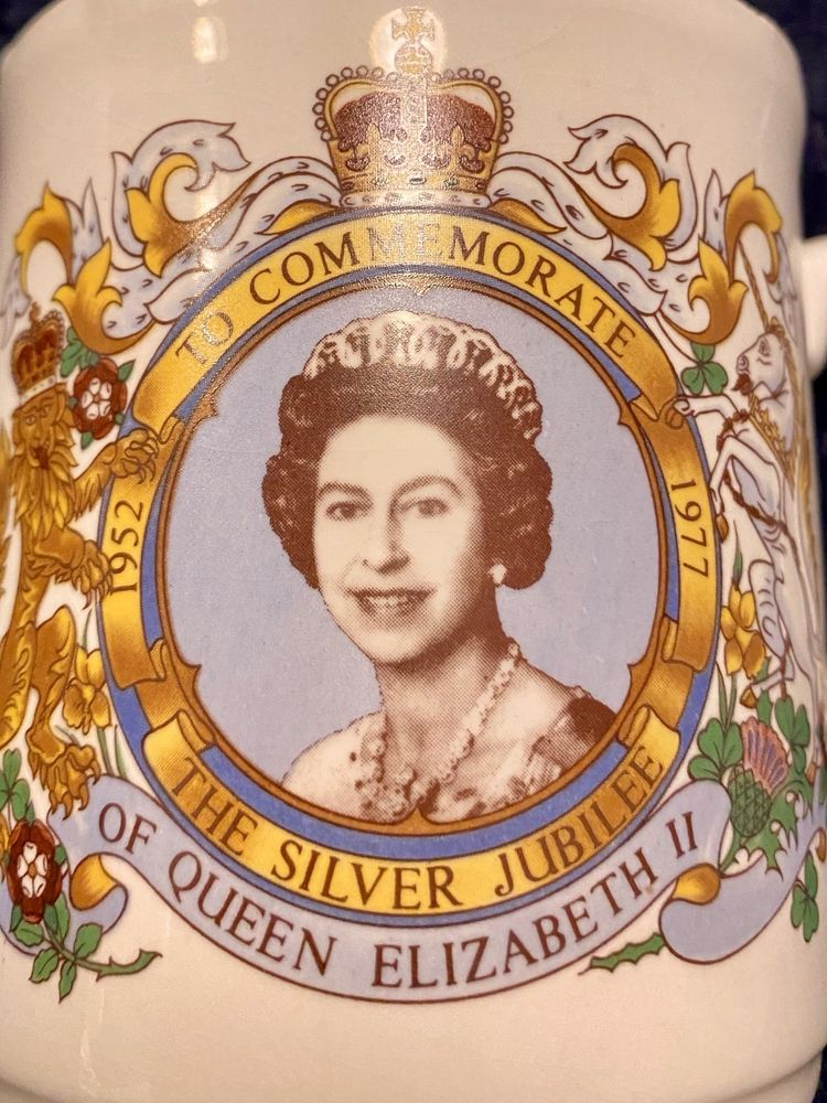 Kubek Elżbieta II srebrny jubileusz