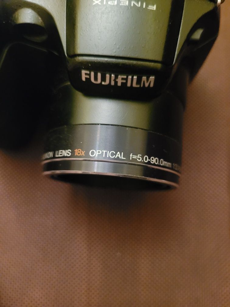 Aparat cyfrowy FUJIFILM FinePix S1800