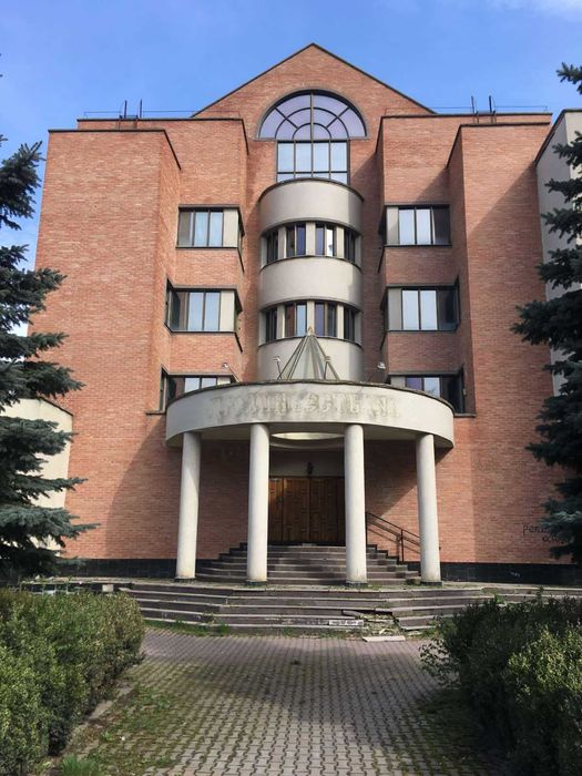 Оренда торгових, офісних прим. в новому  комплексі пл. від 18до 3000м2