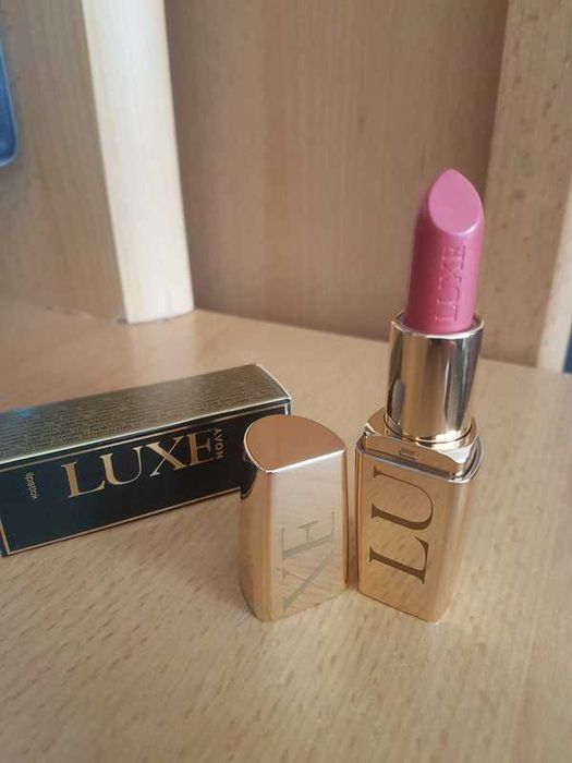Szminka Luxe Polished Rose Avon nowa prezent