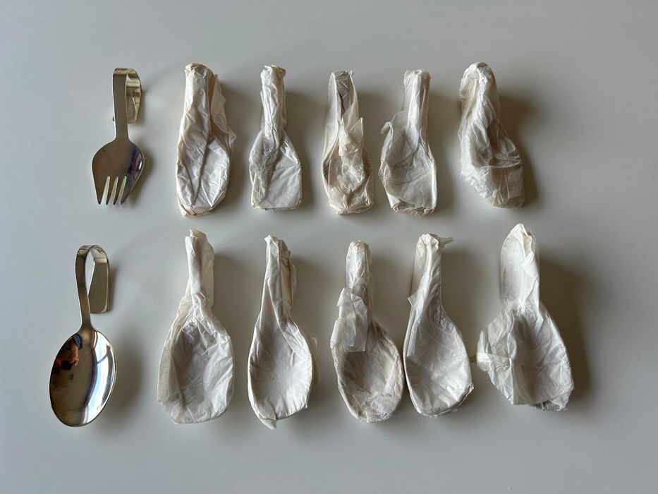 Talheres de canapés (garfo e colher) em casquinha prateada