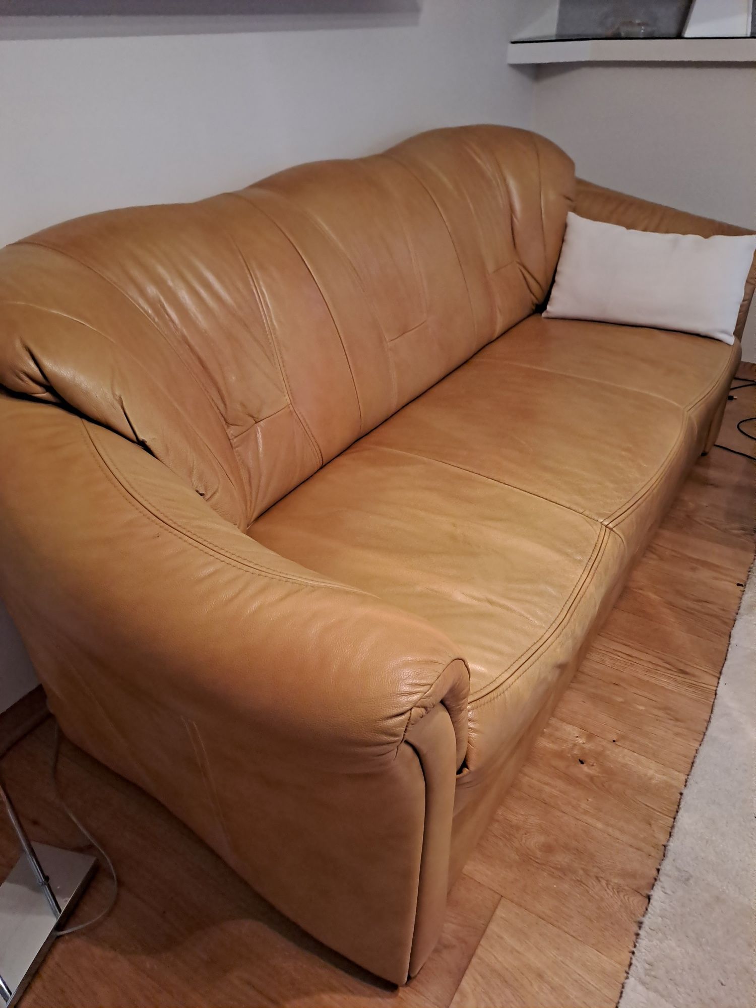 Sofa i fotele ze skóry naturalnej w idealnym stanie