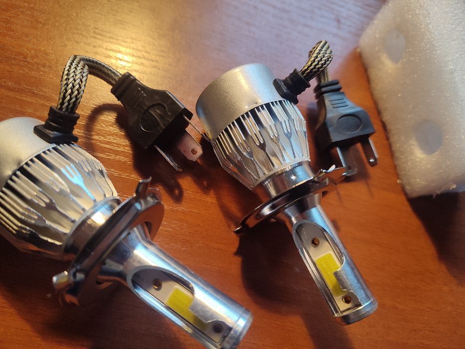 Лампи автомобільні LED з цоколем h4