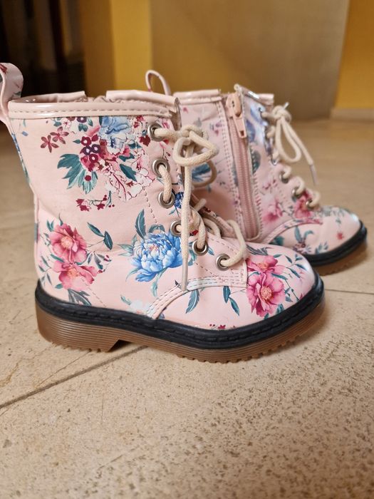 Botas coloridas para criança