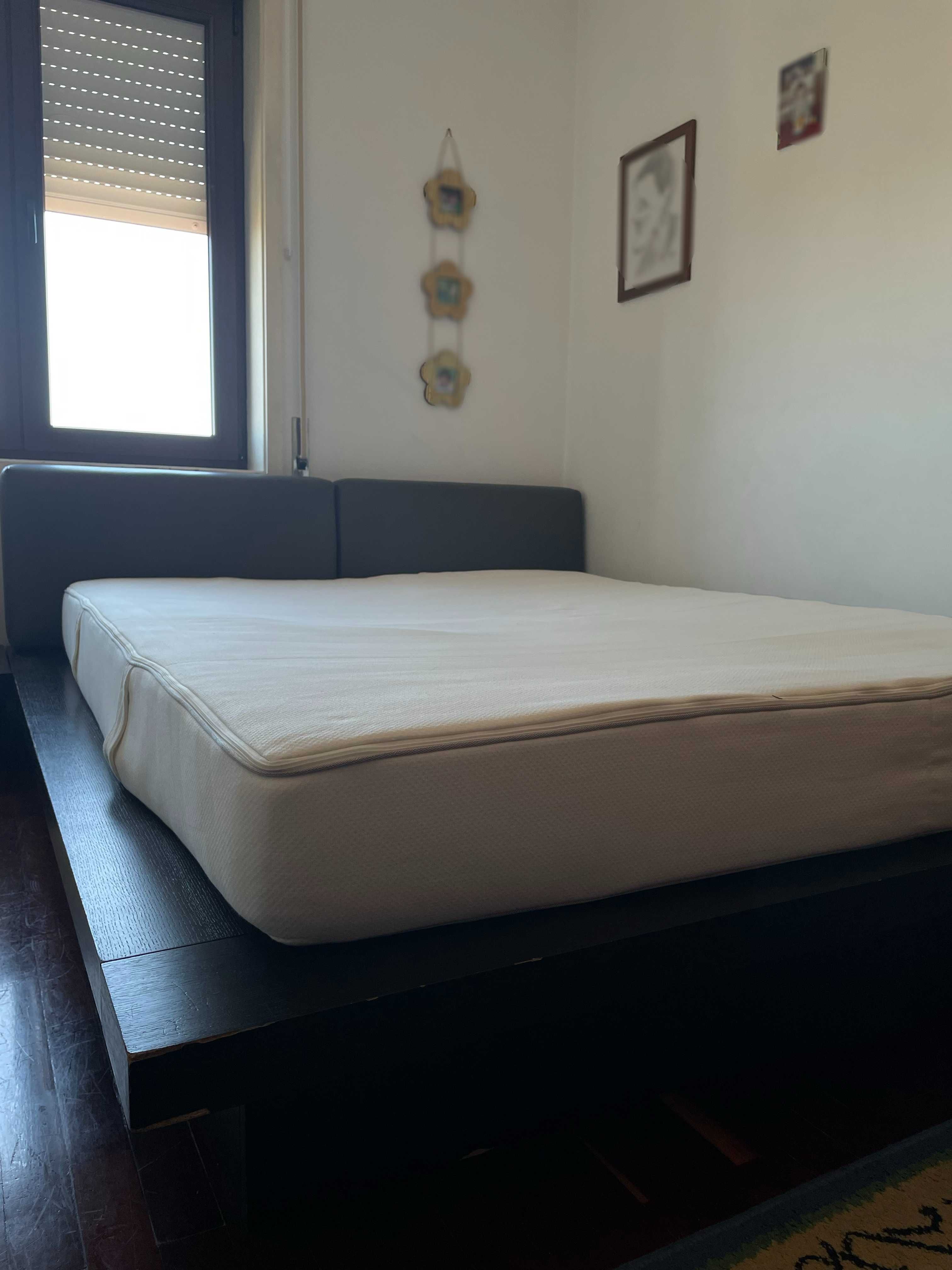 Cama de Casal + Colchão + Mesa de Cabeceira