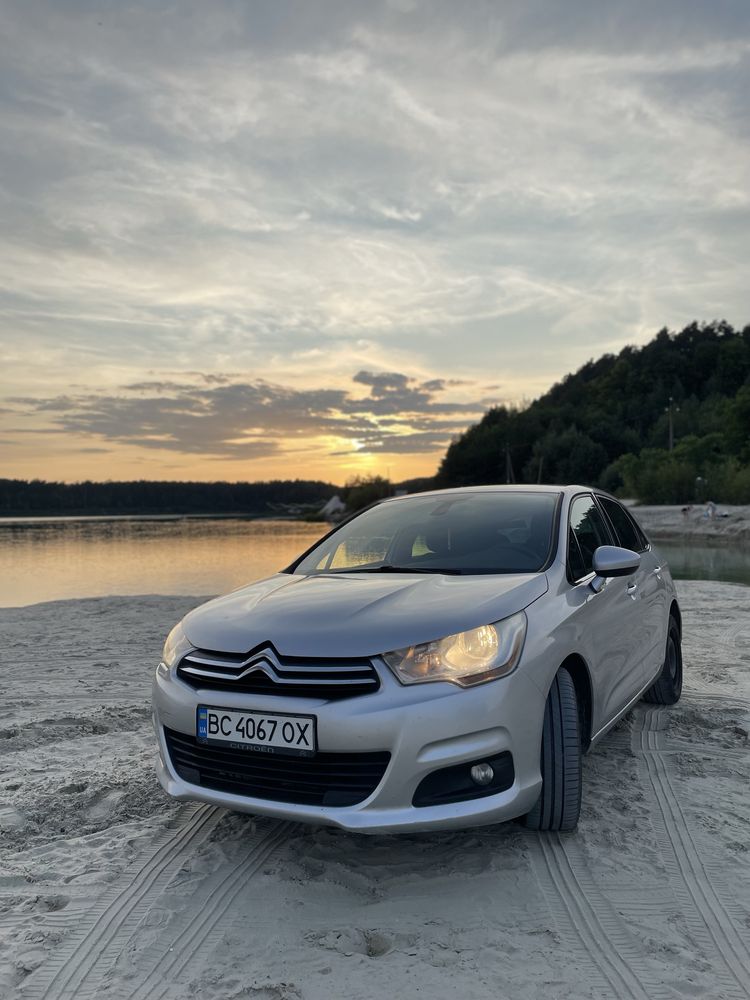 Автомобіль Citroen C4