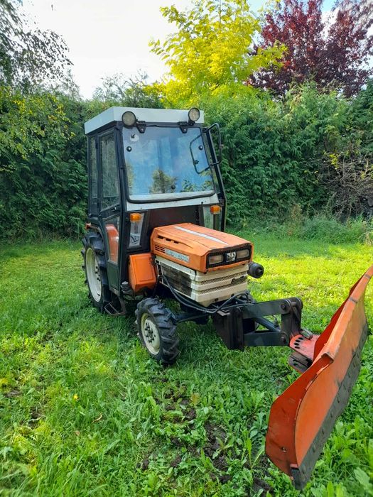 Traktorek Ogrodowy  komunalny Kubota 4x4 z kabina