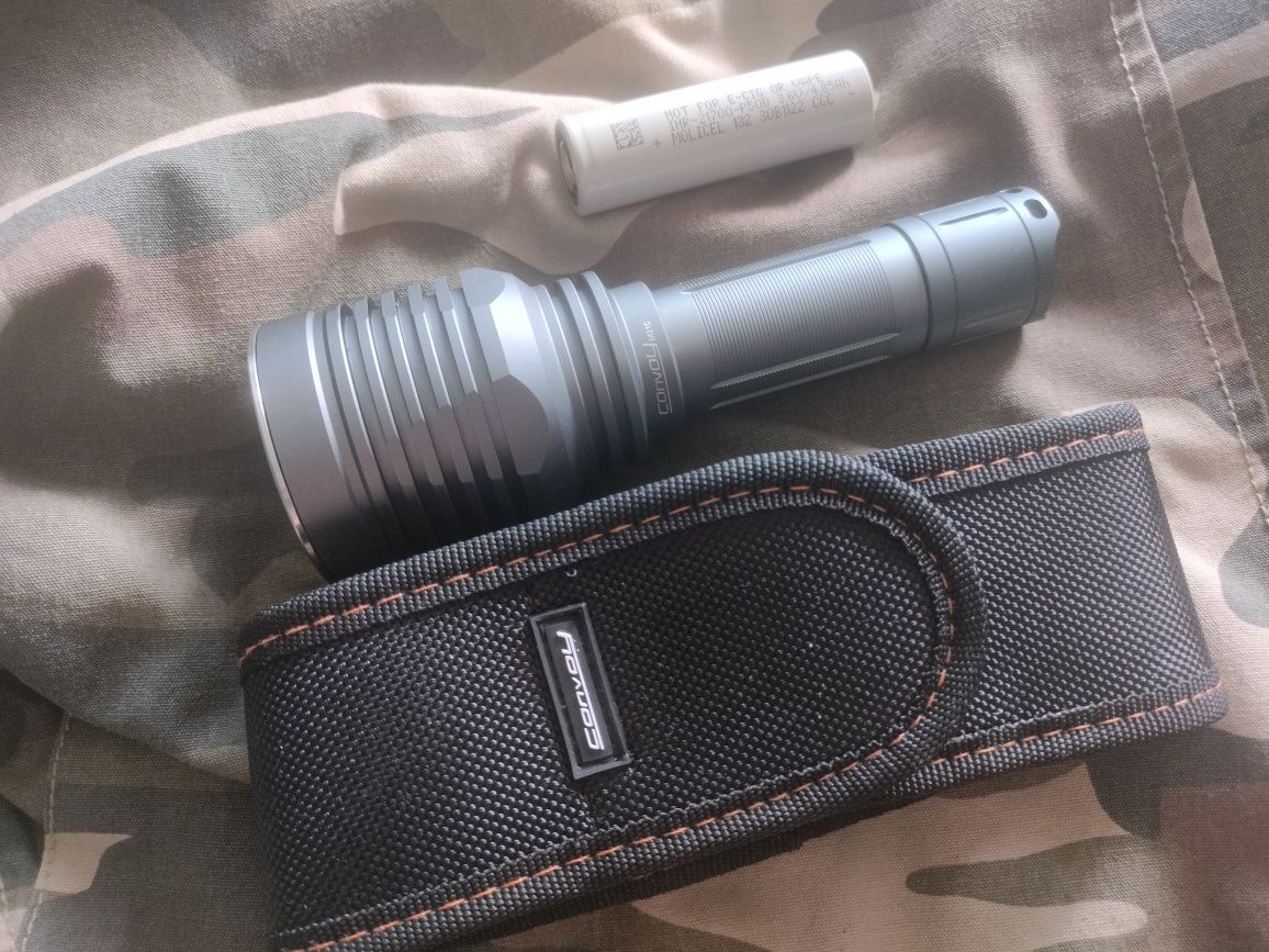 Latarka taktyczna Convoy M21C 8000LM LHP 73B zestaw z ogniwem i etui