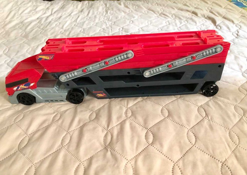 Hot Wheels Трейлер-автовоз на 50 машинок Транспортер Вантажівка