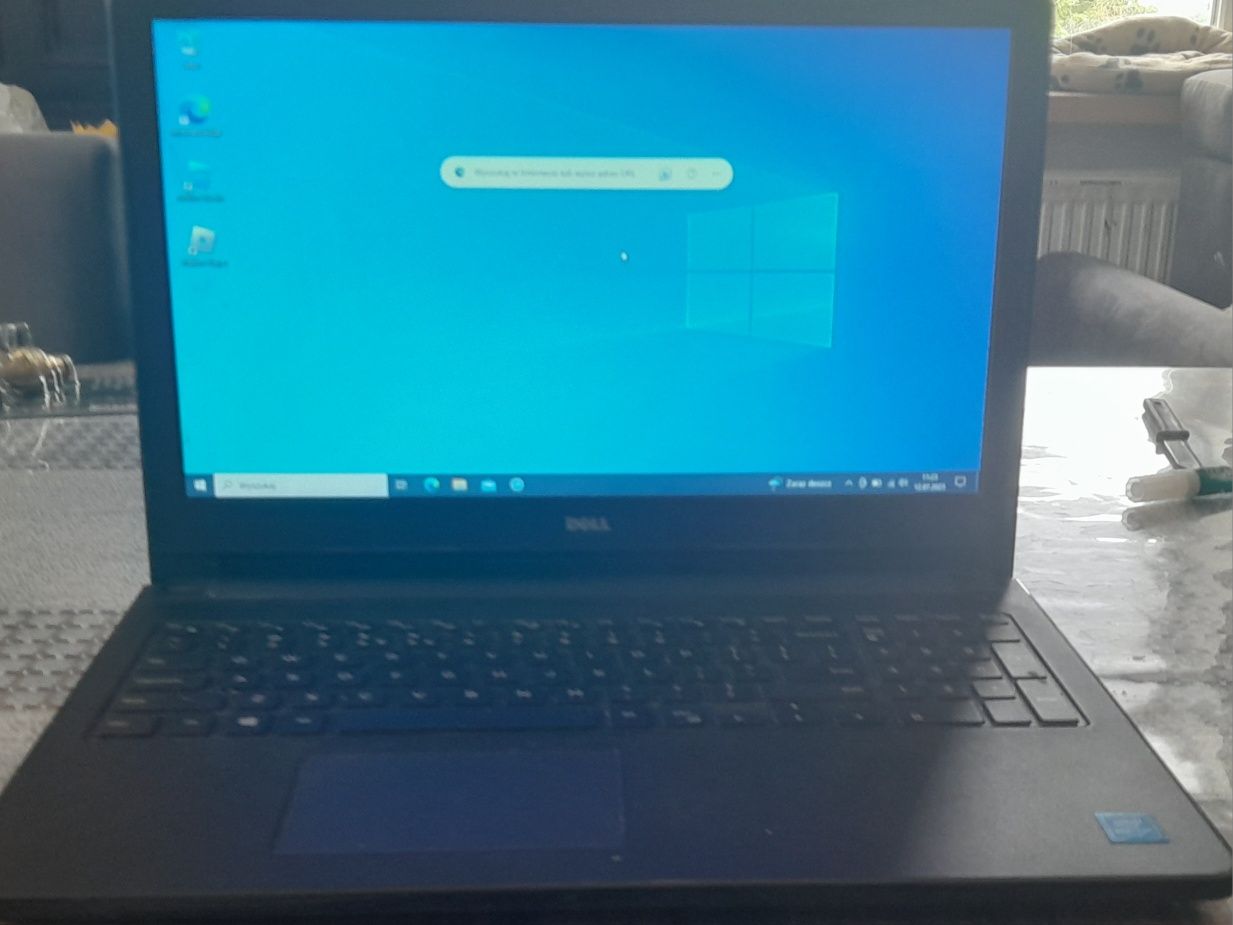 Laptop Dell Inspirion 15 3552.  4/500gb