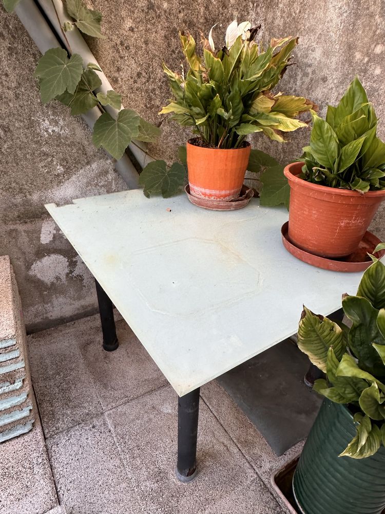 Mesa antiga sem fixacao