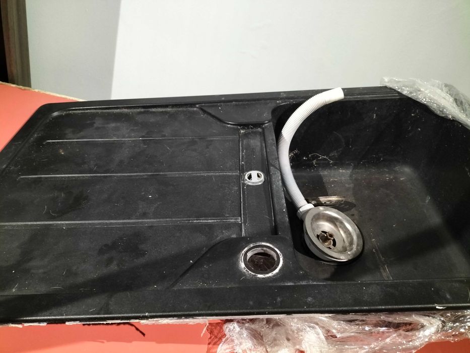 Banca de cozinha em bom estado precisando só de uma limpeza