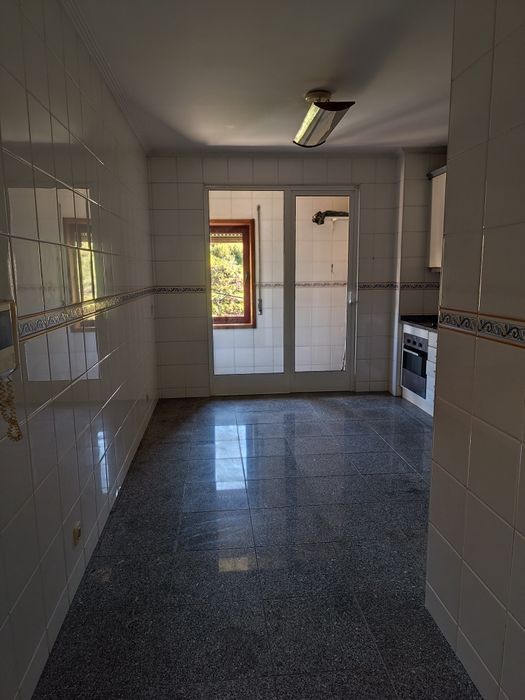 T2 com duas frentes,  terraço e garagem fechada